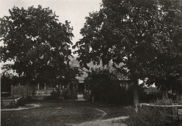 Tadenavas pusmuižas dzīvojamā māja. Foto: J. Sermonis, 1912. gads. Rakstniecības un mūzikas muzeja krājums (RTMM 16133)