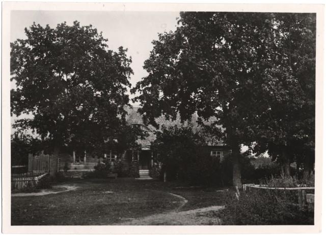 Tadenavas pusmuižas dzīvojamā māja. Foto: J. Sermonis, 1912. gads. Rakstniecības un mūzikas muzeja krājums (RTMM 16133)