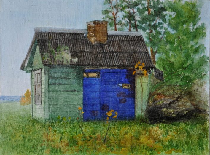 Annas Pommeres glezna "Mazs, zaļš namiņš". Gleznā redzams zaļš, neliels namiņš ar koši zilām durvīm, šīfera jumtu un nelielu skursteni. Pa labi no namiņa redzami krūmi un koki.