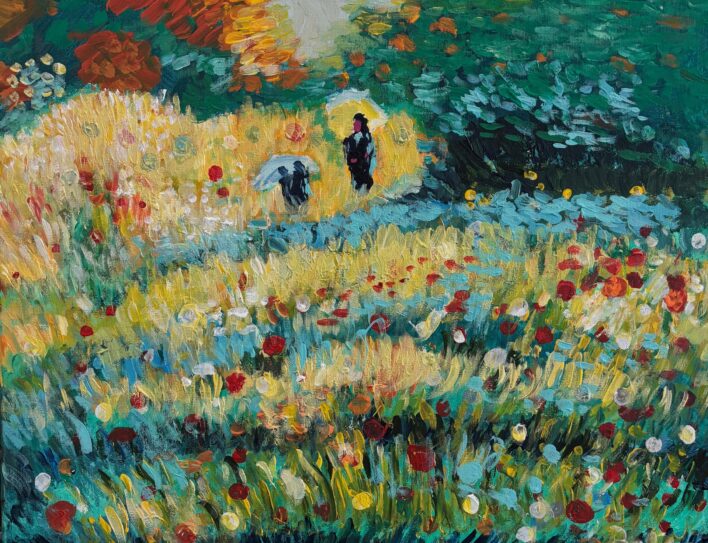 Krāsaina glezna ar lauku ainavu, kur priekšplānā redzams ziedošs pļavas lauks ar sarkaniem, baltiem un dzelteniem ziediem. Fonā pa taku starp zeltainiem laukiem iet divi cilvēki, viens tur balto lietussargu, otrs tērpts tumšā apģērbā. Aiz viņiem zaļojoši koki un siltas saules gaismas atspīdumi debesīs.